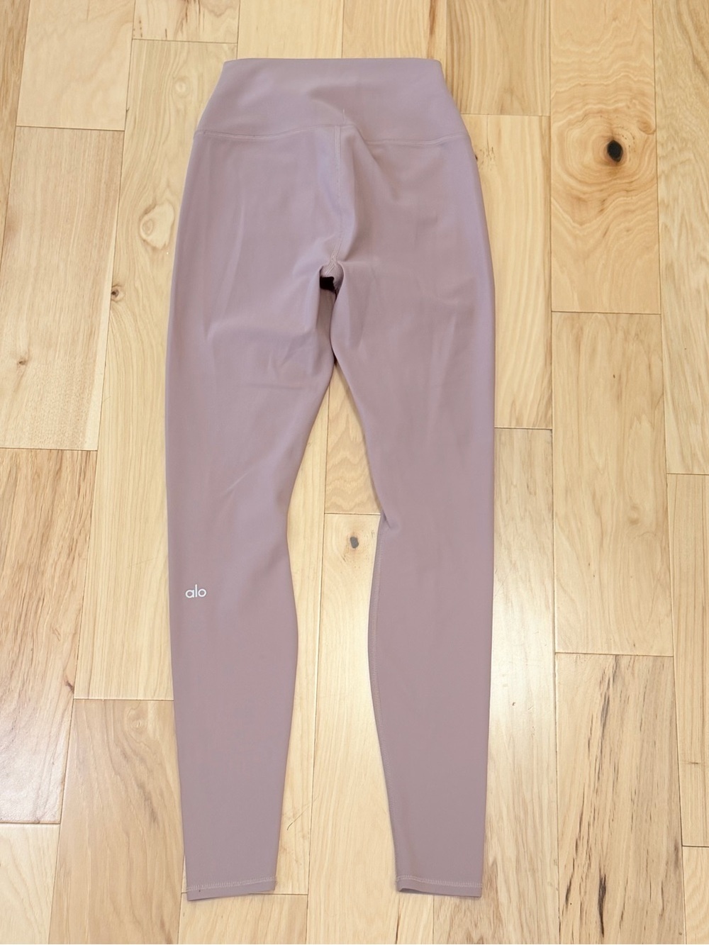 LIKE NEW Alo Yoga Women’s Ripped Warrior Leggings - Picture 2 of 5